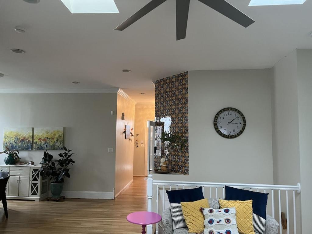 Location! House With Home Office, Gym, More-Черри-Хилл Экстерьер фото