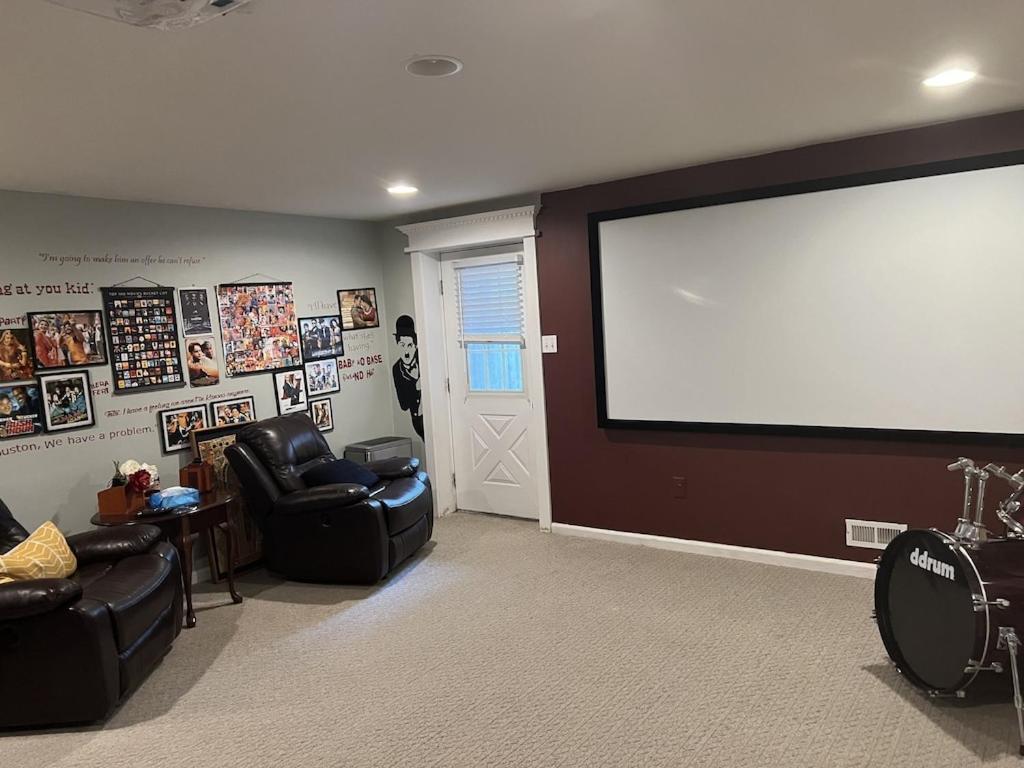 Location! House With Home Office, Gym, More-Черри-Хилл Экстерьер фото